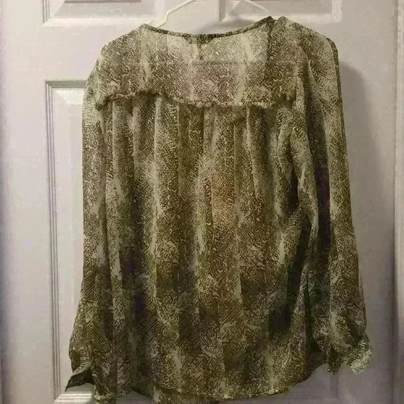 Daisy Fuentes women's sz med sheer print blouse - Picture 2 of 3